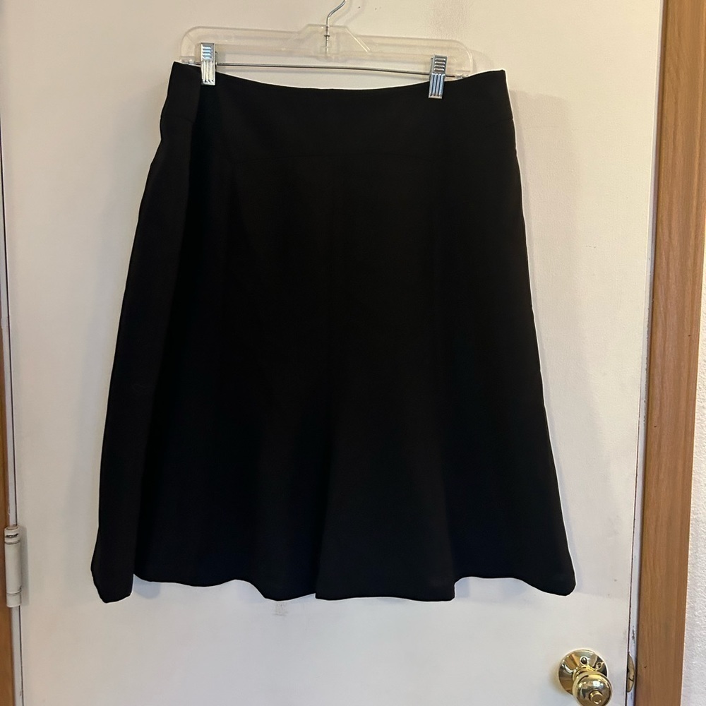 NWOT Jones, Ware essentials black skirt, size 16